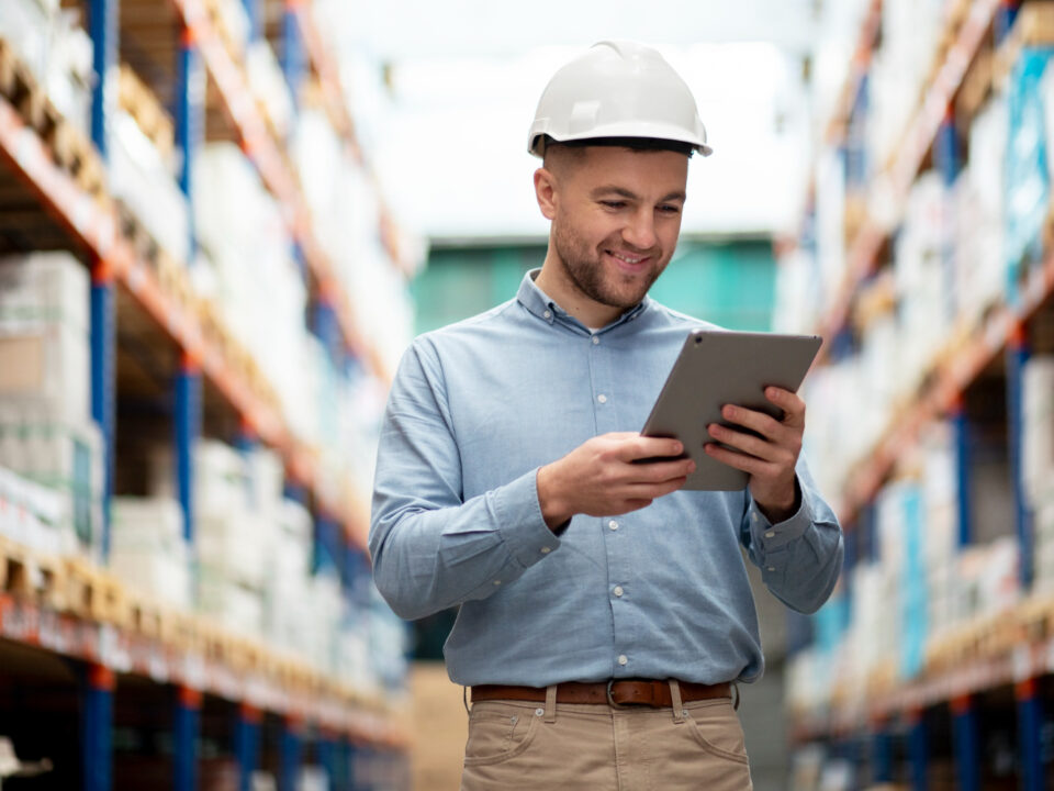 Conoce los beneficios del software de inventarios en manufactura reducción de costos, exactitud, trazabilidad y eficiencia operativa