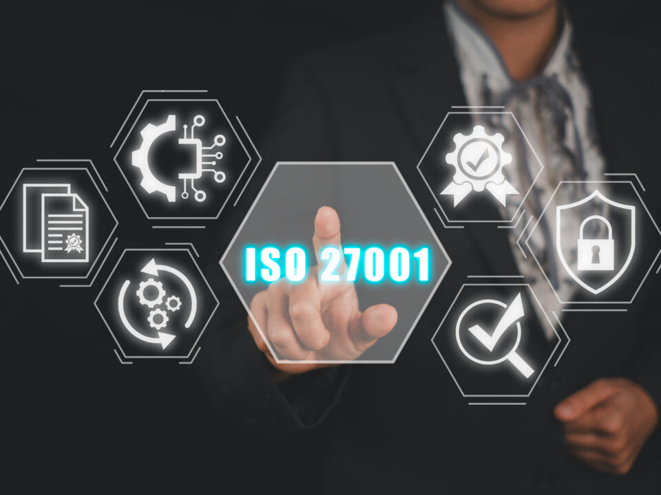 Controles del Anexo A en ISO 27001 explicados con ejemplos industriales